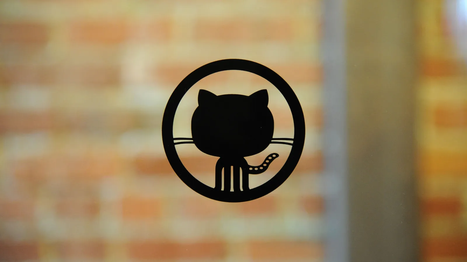 Ataque masivo a GitHub: miles de repositorios infectados